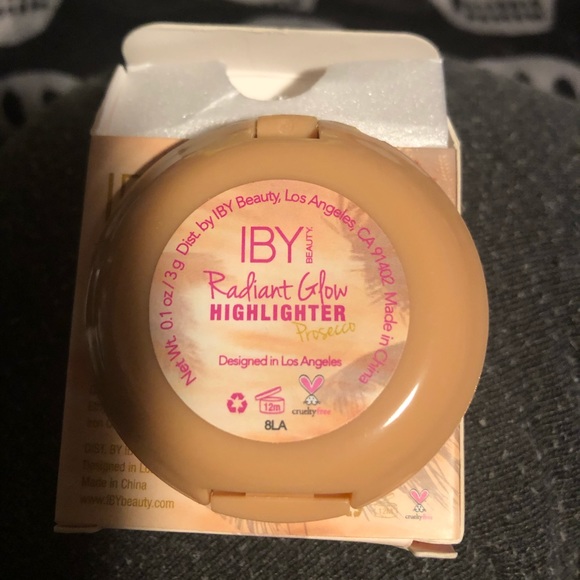 Random 4-pz Makeup Lot - Picture 6 of 13